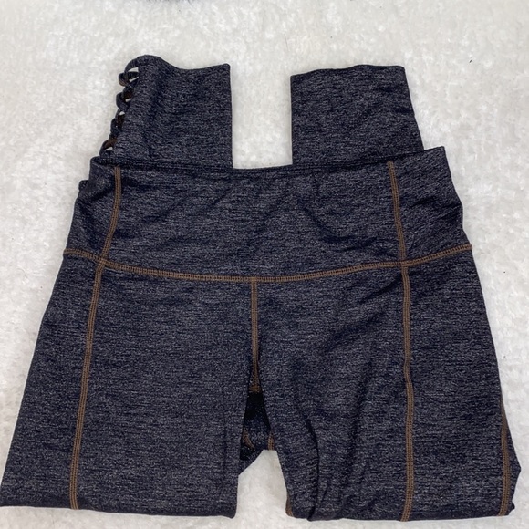 Athleta mind over mat active Capri leggings XS - Picture 6 of 7